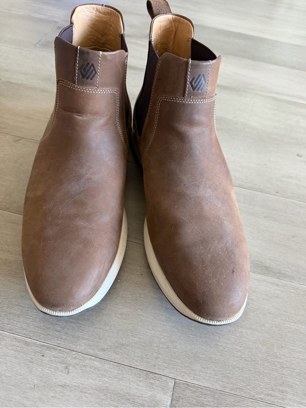 Men's Johnston and Murphy  Brown Chelsea Boots - Casual Slip-On Ankle Shoes